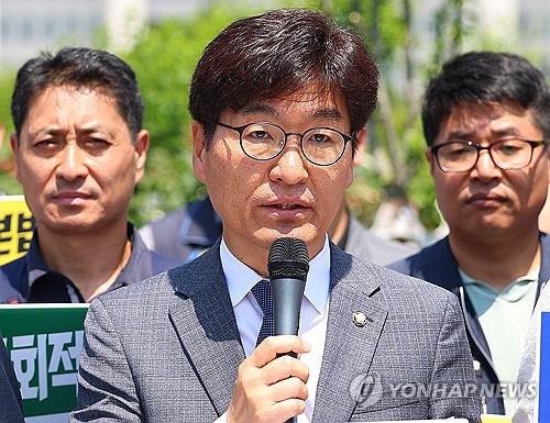 여야, 엇갈린 4·19 메시지…