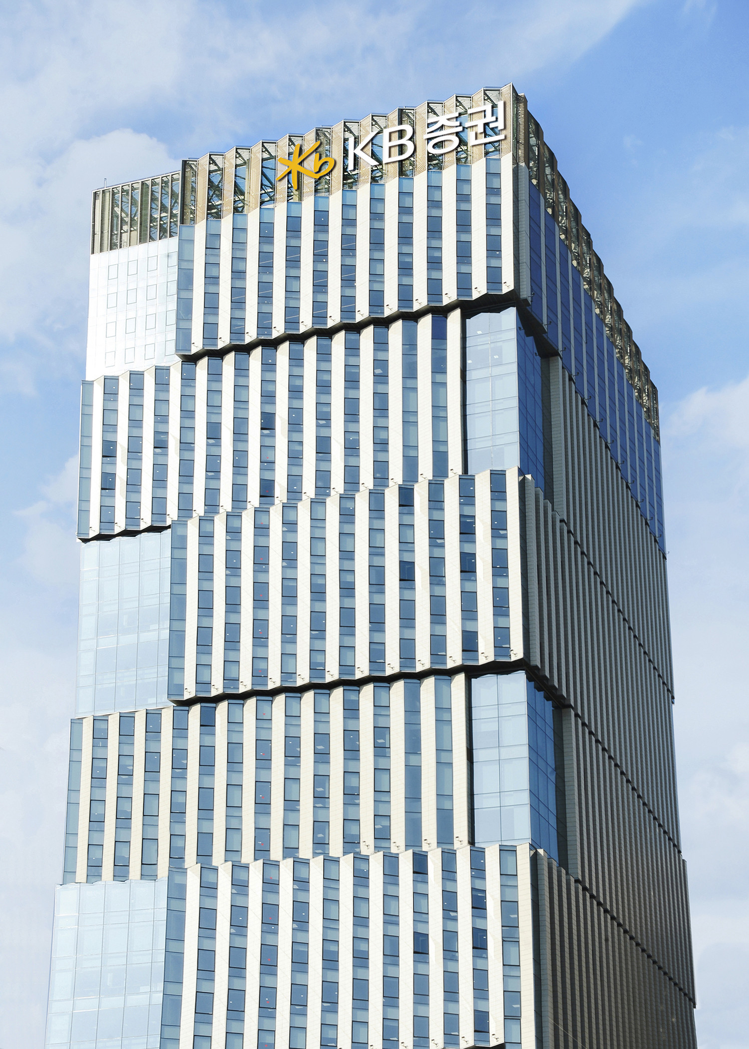 KB증권, '지구의 날' 소등 행사 실시 - 뉴스 썸네일 이미지