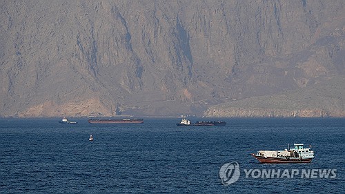 이란 측, 美 호르무즈 통항지원 계획에 '휴전 위반' 경고