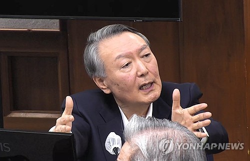 [속보] 특검, '명태균 여론조사 수수' 윤석열에 징역 4년 구형
