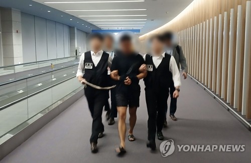 BTS 정국도 84억 털릴 뻔한 해킹…재력가 노린 조직 총책 송환