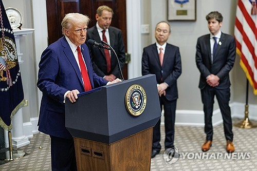 트럼프 곧 ′AI규제 절충안′ 행정명령…″최신 AI모델 사전검토″
