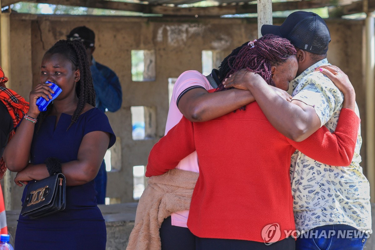 기숙사에 불 질러 16명 사망…케냐 여학생 8명 체포