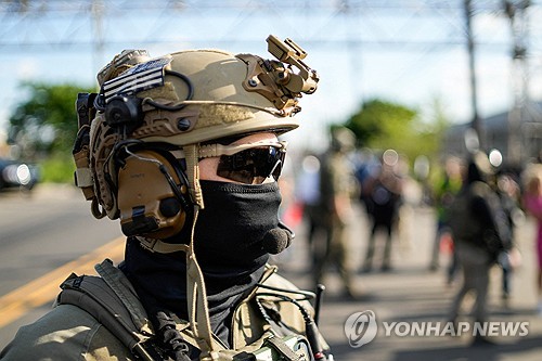 '미네소타 이민자 총격' ICE 요원 체포…