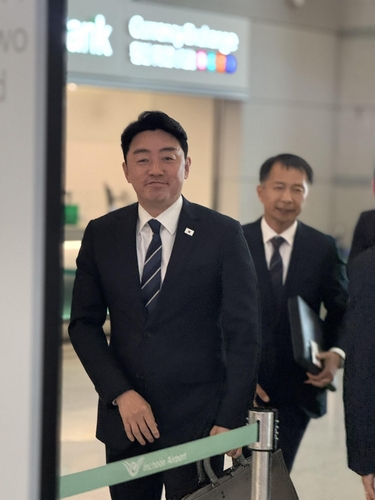 강훈식 실장, 캐나다행…