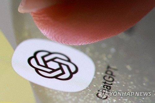 한국인 가장 많이 쓴 AI는 챗GPT…검색은 네이버·메신저는 카톡