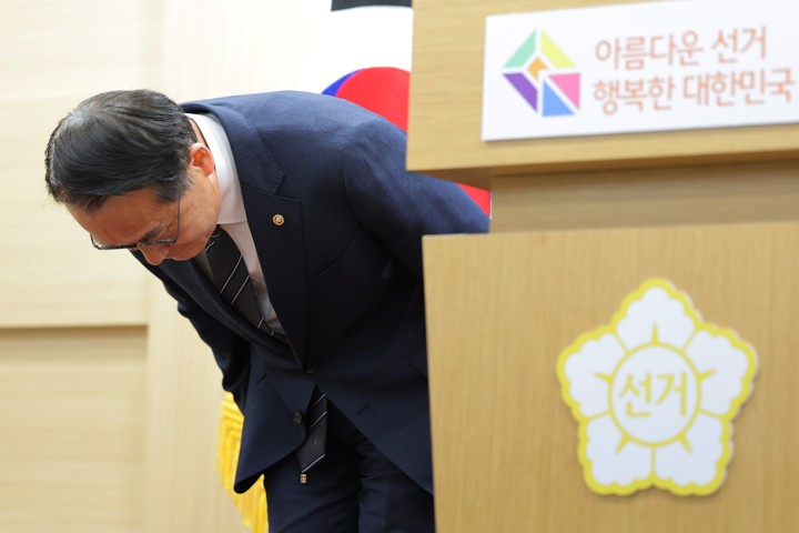 선관위 사무총장, 투표지 부족사태에 