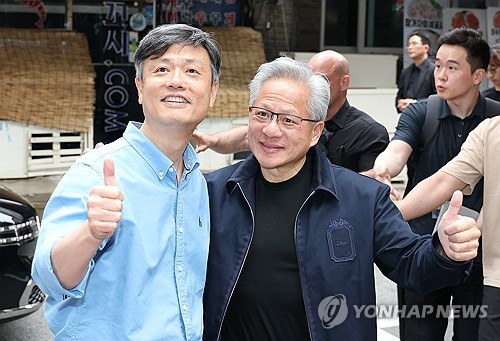 젠슨 황, 엔씨·크래프톤 수장과 ′PC방 회동′…AI 협력 논의