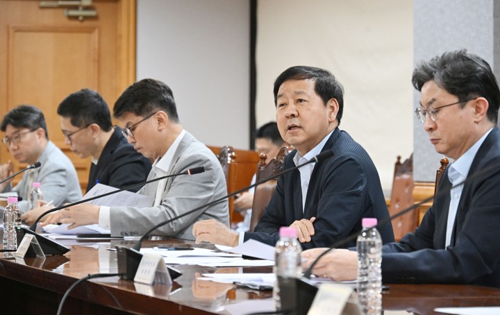 정부 "과도한 환율 변동성 용인 안해…투기 움직임 엄정 조치"
