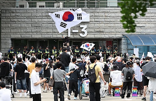 선관위 "용지 추가 송부 투표소 140곳…26곳 투표 중단 후 재개"