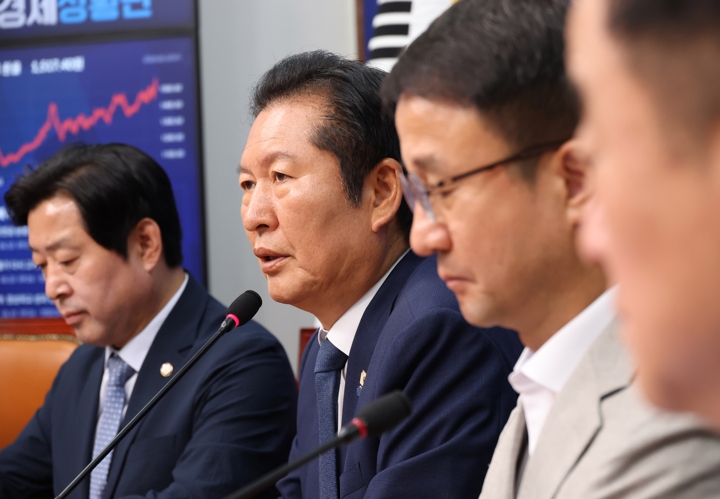 정청래 "이 대통령 지선 평가 공감…백서 만들어 공과 진단"