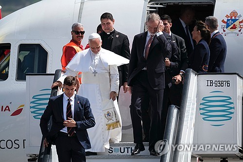 Spanish King Felipe VI Provides His Private Jet to Pope Leo XIV After Plane Trouble