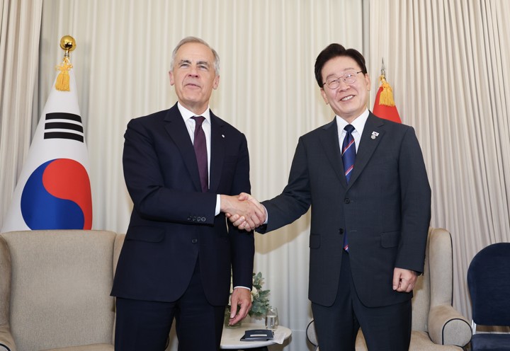 South Korean President Lee Jae-myung Holds Bilateral Summit with Canadian PM Mark Carney at G7