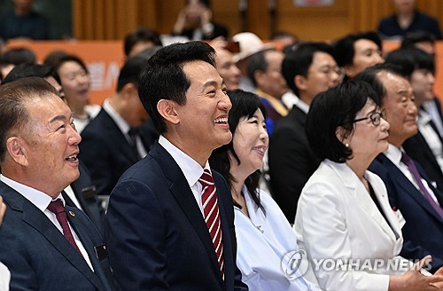 서울 청년 생성형 AI 무료 이용 추진…오세훈 "1·2위 기업과 협상 중"