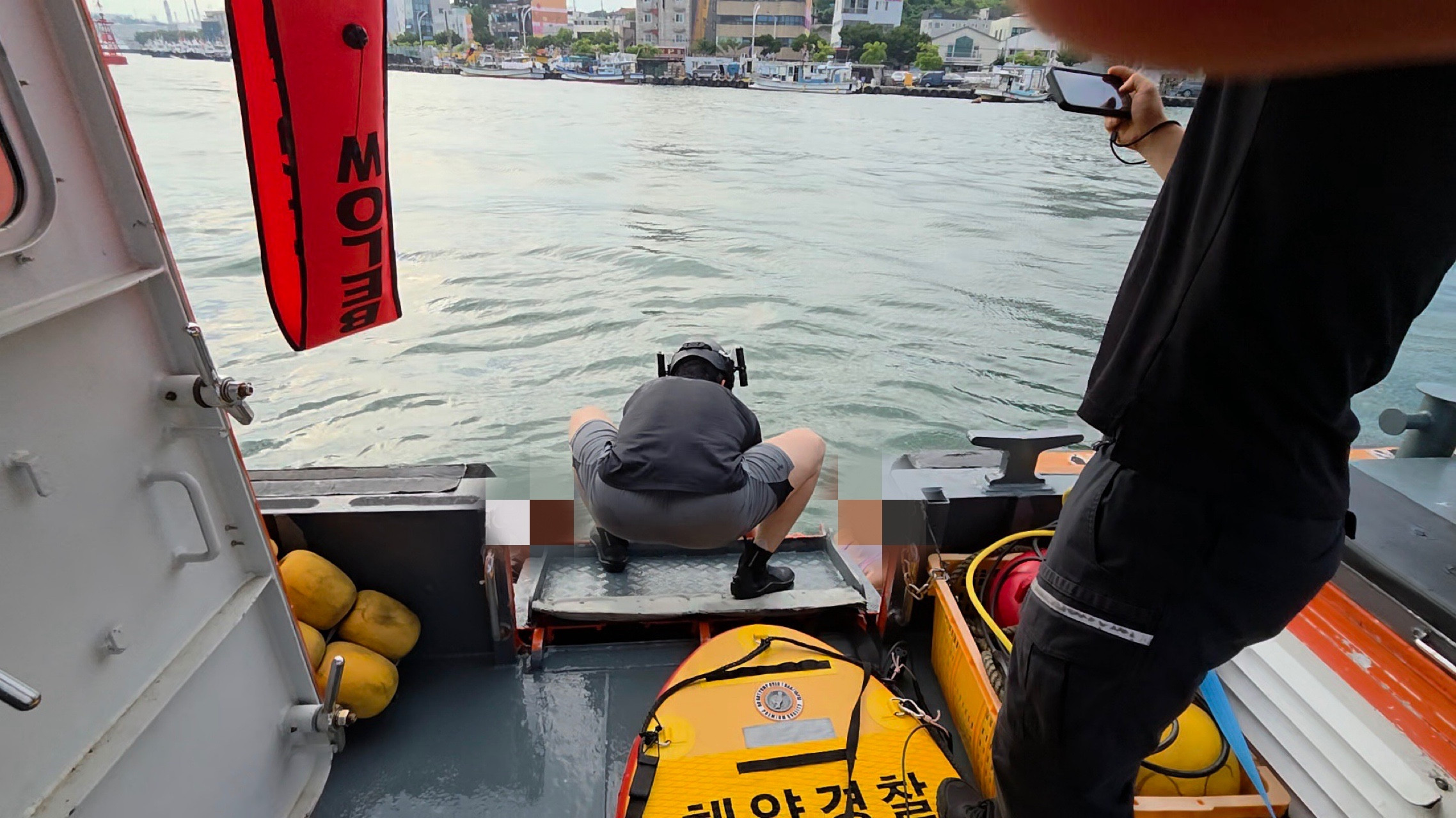 술 취해 울산 앞바다에 입수...해경, 2명 구조
