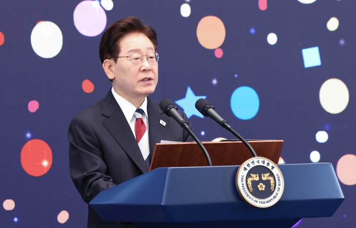 이 대통령 "농업은 안보 전략산업...농업보조금 늘려야"