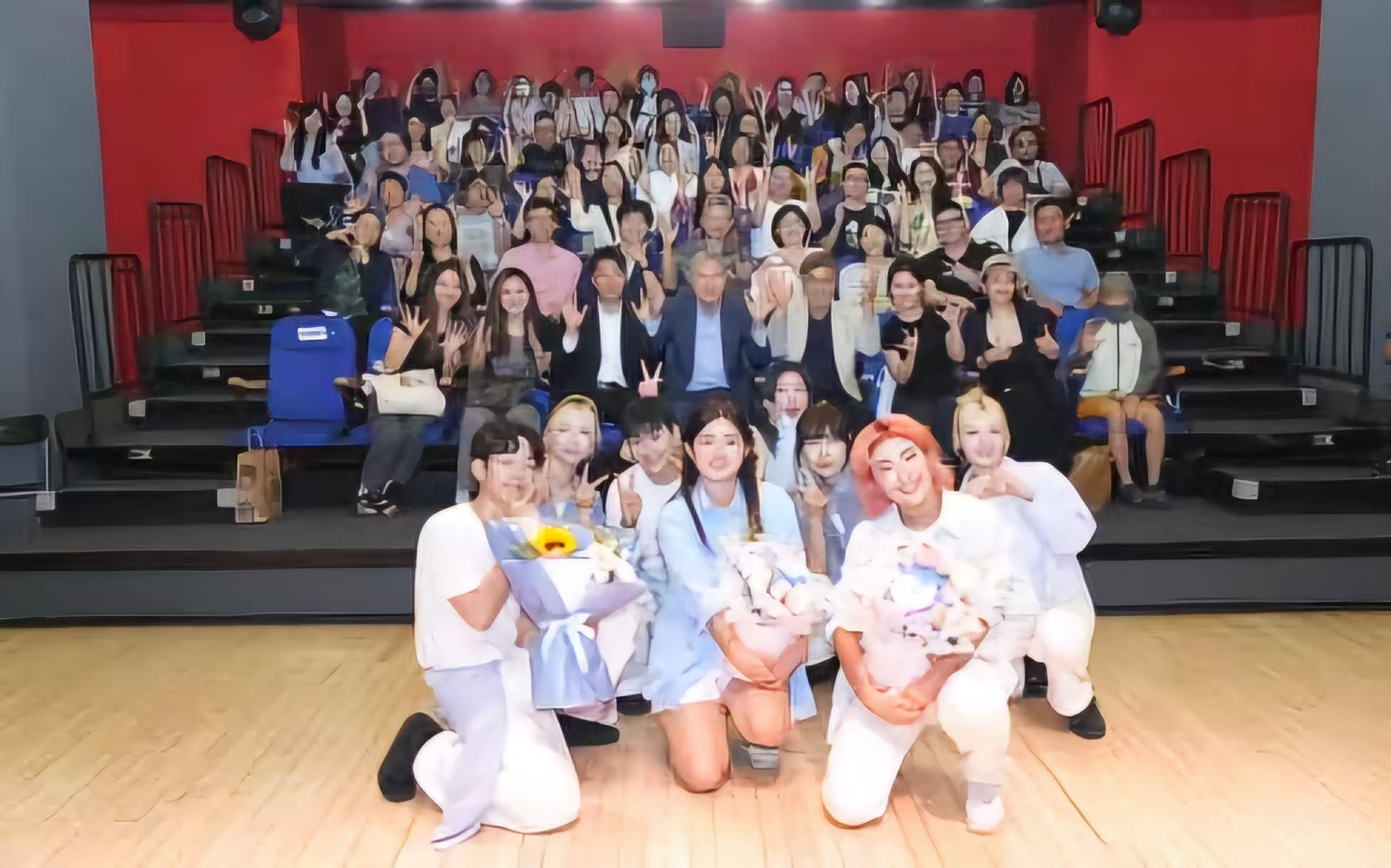 Korean Deaf Art Troupe 'Handspeak' Performs Sign Language for the First Time in China at Beijing