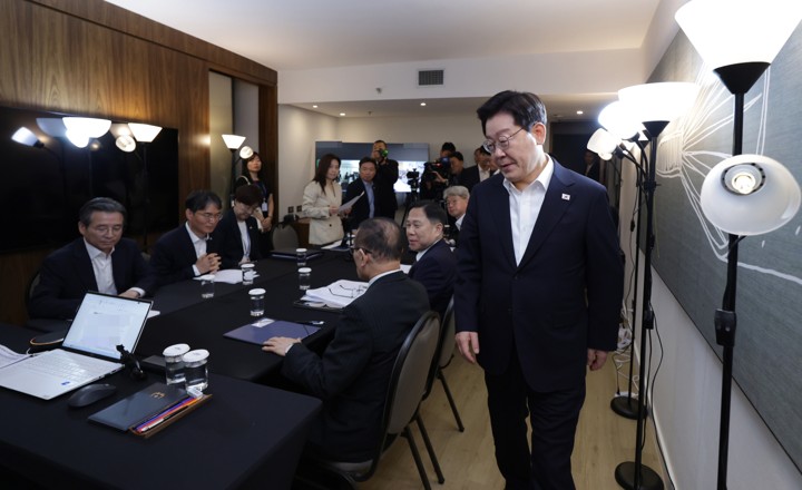 이 대통령 "샌프란 AI 선언, 국가적 출사표…유가 불안 해소까지 최고가격제 유지"