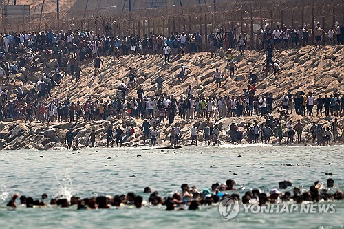 Photo: Yonhapnewstv Spain Deploys Military to Ceuta as Thousands of Moroccans Cross Border