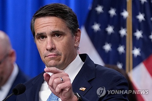 토드 블랜치 미 법무장관, 백악관으로부터의 독립성 약속 거부