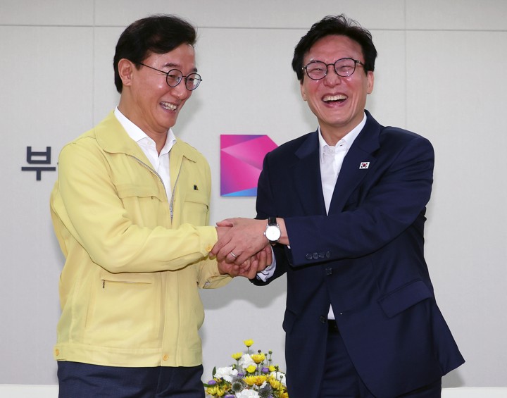 김민석 민주당 대표, 전재수 부산시장 만나 '2028 UN 해양총회' 지원 약속