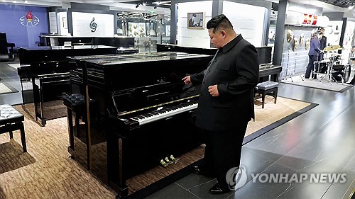 외신, 북한 러 밀착에 따른 평양 소비 활기…근본적 경제 변화는 한계