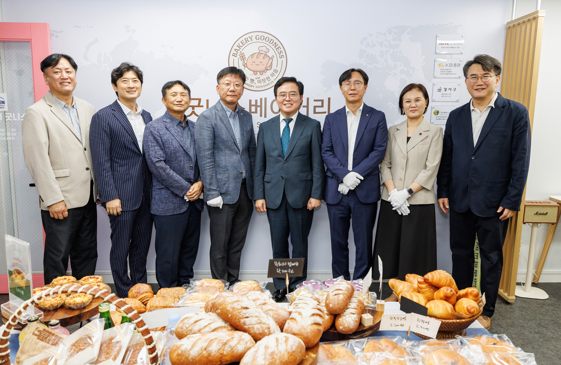 KB증권, 취약계층 자립 지원 위한 '베이커리 굿니스' 오픈 기념식 - 뉴스 썸네일 이미지