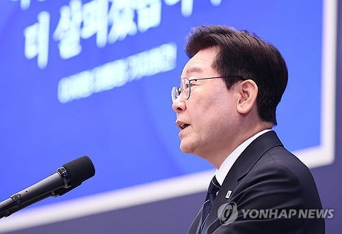 이재명 대통령, 지지율 하락에 "국민 존중 부족했다"