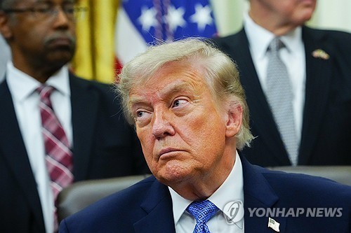 트럼프 "AI 또는 슈퍼지능 장려"…AI 가속개발 의지 표출