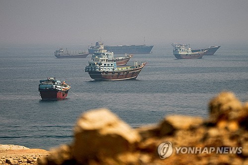 US and Iran seek phased deal to reopen the Strait of Hormuz