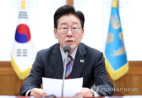 이 대통령 "광주 군공항 임시이전 2028년은 늦어"