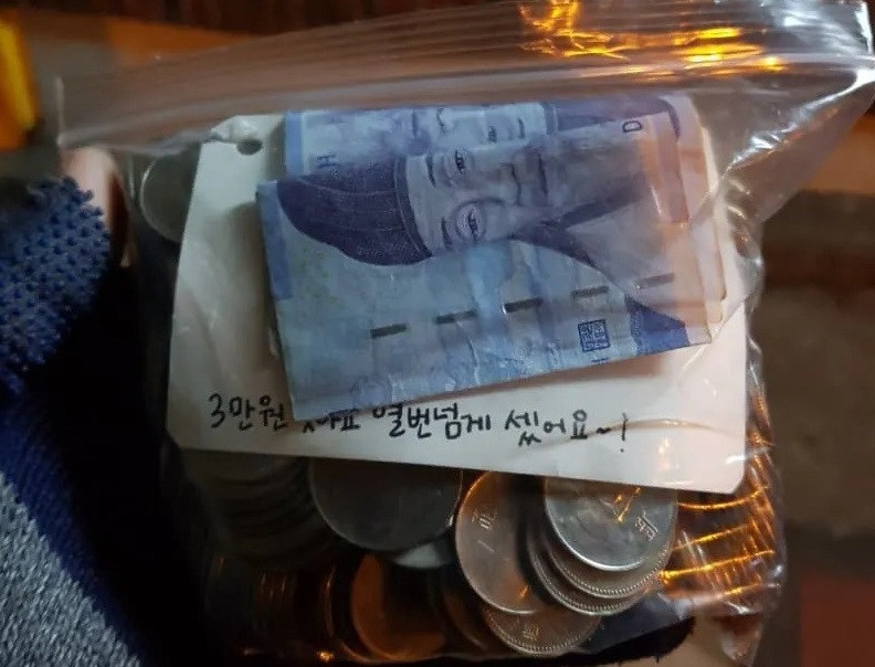 잔돈 몰아 지불하려던 손님에 음식만 놓고 간 배달 기사 미담 화제