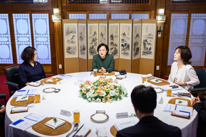 10월 11일 저녁 뉴스 브리핑: 주거정책 논의부터 국제 현안과 사건·사고까지 | 공공임대주택, 중수청장 후보자, 우크라이나