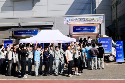 삼성전자, 반도체 협력사 5만8천명에 감사 행사…커피차·영화 관람 지원