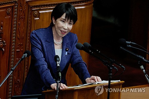 다카이치 총리, 국회 출석 논란에 “화장·가사 시간도 필요”