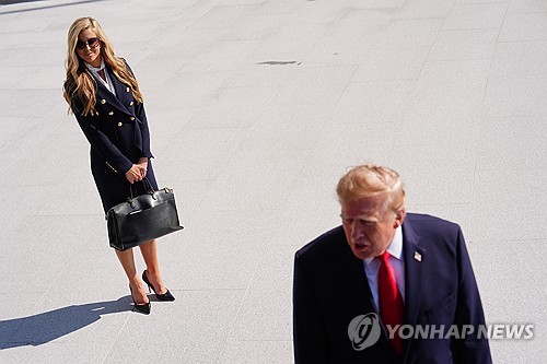 ’변호사 사칭 논란’ 백악관 대변인 나흘 만에 경질…역대 최단명 - 연합뉴스TV