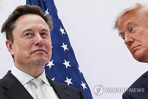 머스크 "트럼프 행정부 적자 감축 못 해...해결책은 AI"