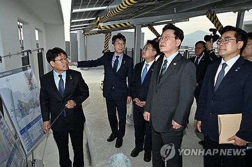 이 대통령, 계양산시장 찾아 물가·경기 점검…상인 고충 청취