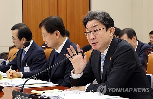 이억원, 산은 부산 이전 ‘추진 안 한다’ 입장 번복…“국회 논의 중”