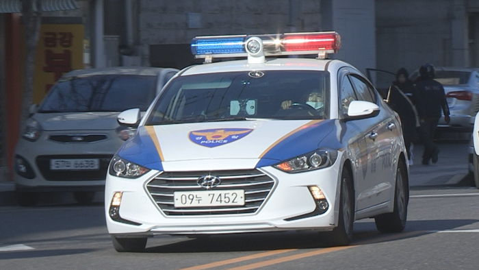 경찰 수사 및 존속살해 처벌 기준 설명을 위한 순찰차 자료사진