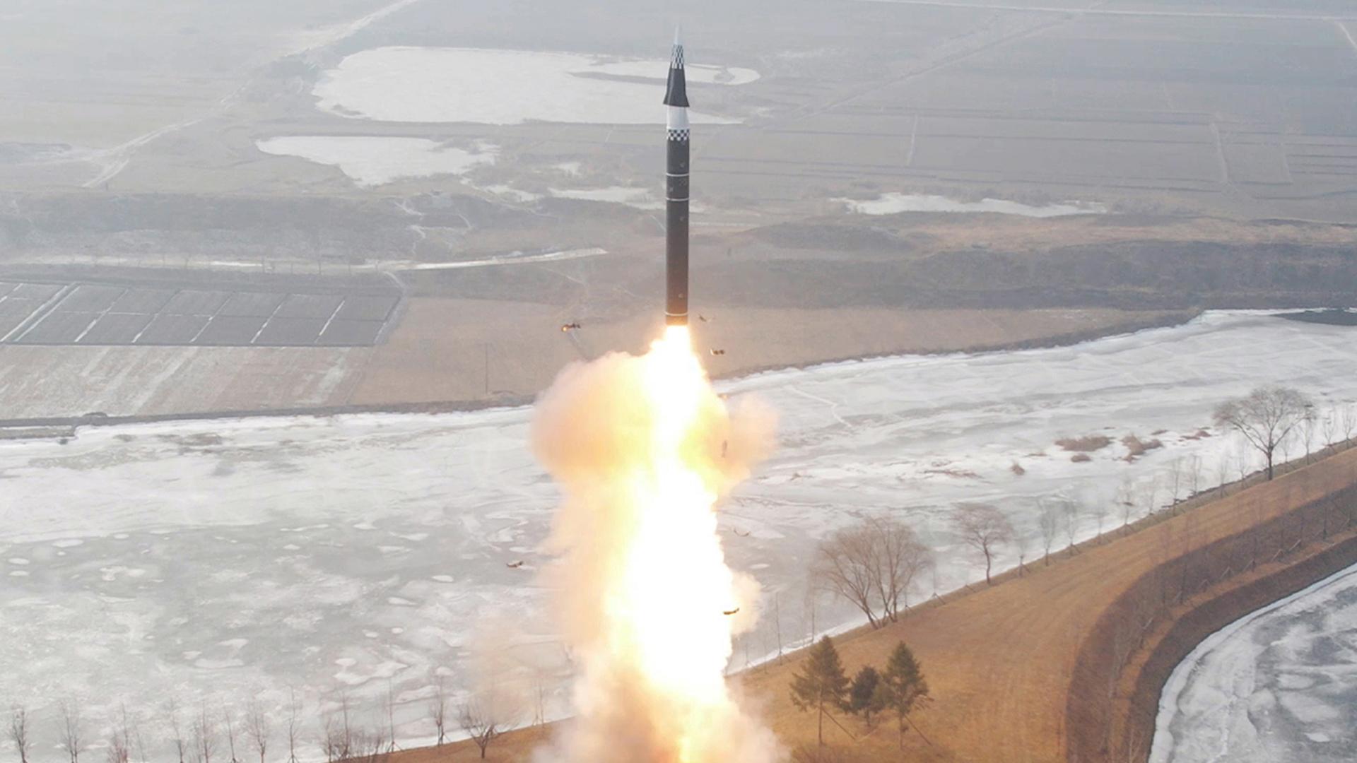 북한, 신포서 단거리 탄도미사일 발사…140㎞ 비행