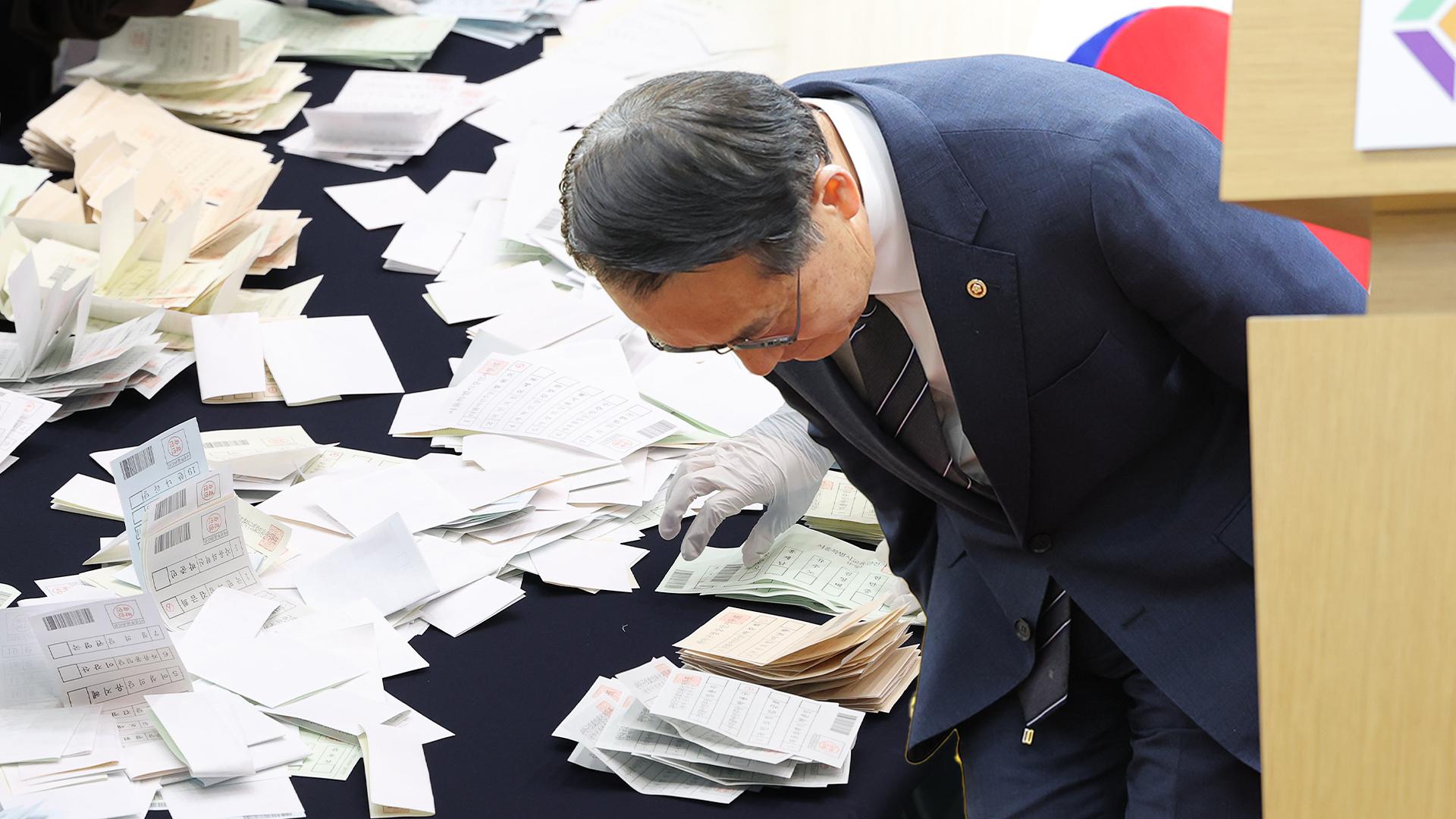 개표 막바지 당선자 윤곽…투표용지 부족 사태 파장