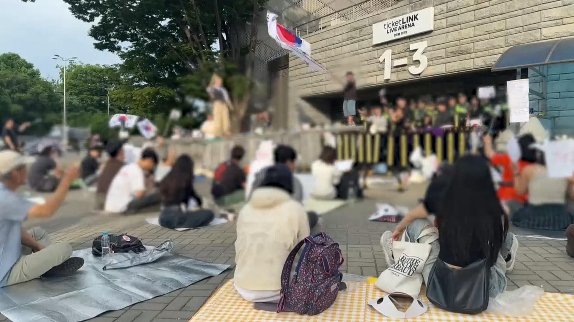 잠실 개표소 항의 시위 사흘째…출입구 막고 재선거 요구