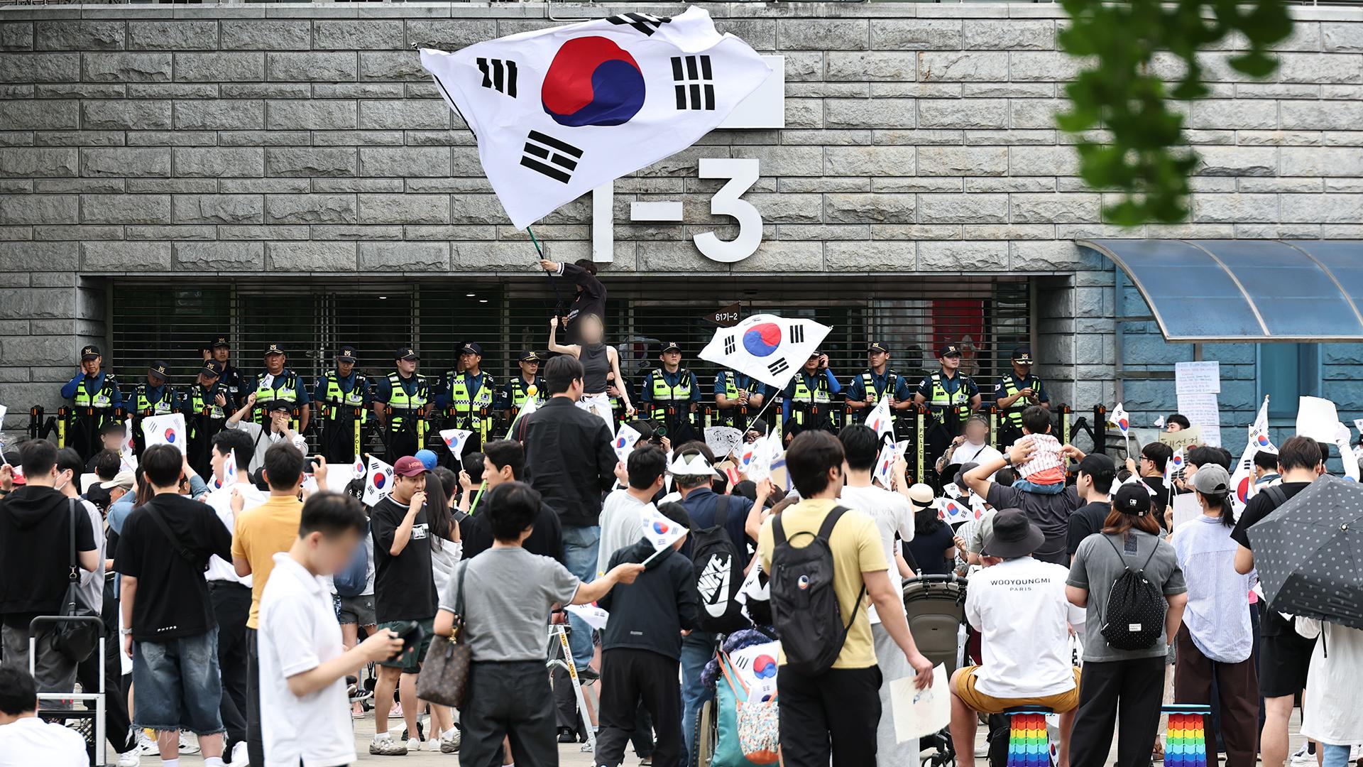 송파 개표소 사흘째 규탄 시위…장기화 가능성