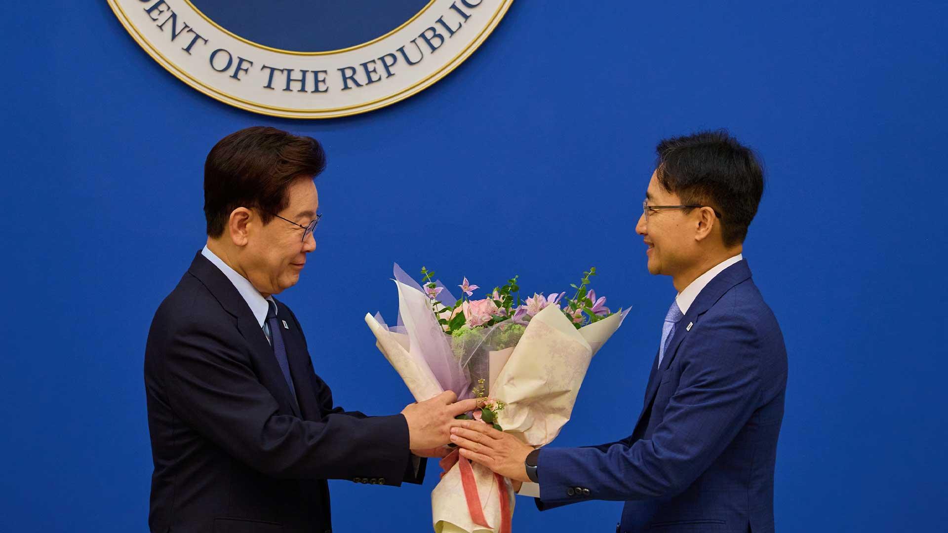 10월 15일 정오 뉴스 브리핑: 인사·개인정보·범죄 대응·원전 공론화 | 정오 뉴스, 개인정보 노출, 관계성 범죄