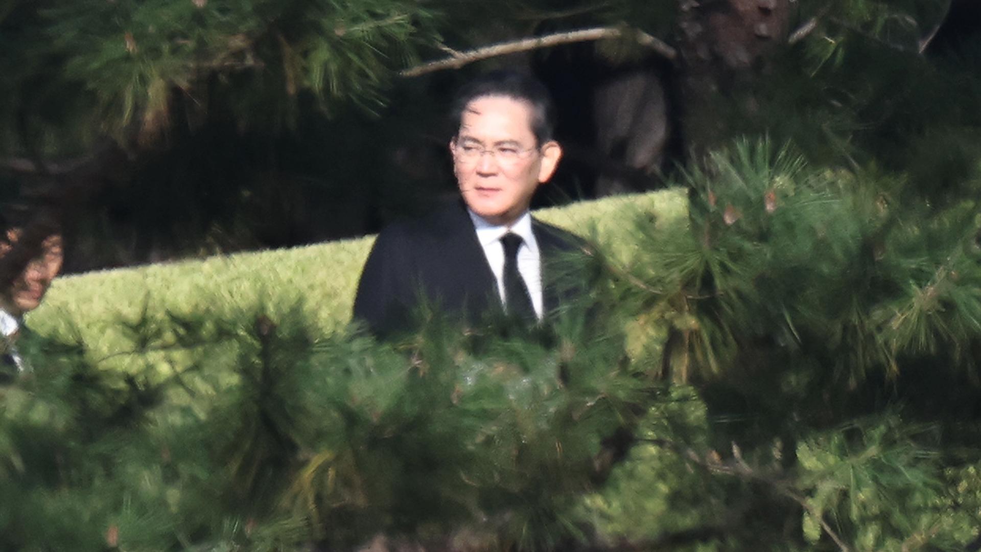 중동 출장 마치자마자 부친 선영으로… 이건희 6주기 찾은 이재용